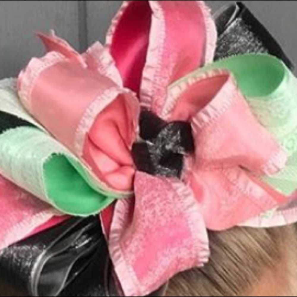 If you love Matilda Jane, these bows are for you!